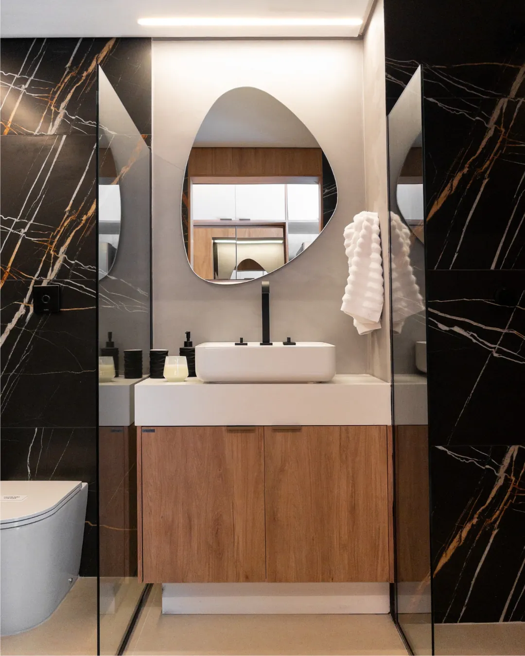 Troca de revestimentos e instala&ccedil;&atilde;o de box em blindex